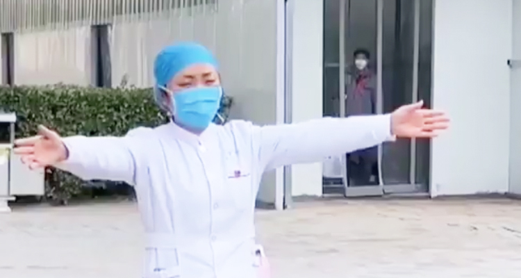 WATCH: Video of a Nurse Who Treats Coronavirus Patients Miming a Hug to her Daughter, Goes Viral