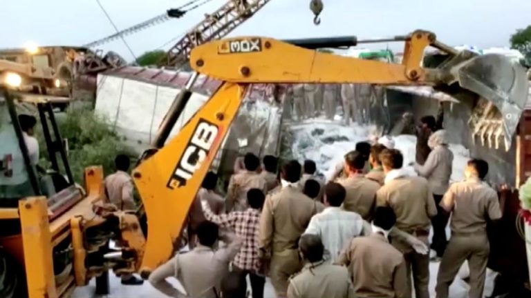 30 Indian Migrant Workers, Caught in Lockdown, Die in Truck Crash Going Home