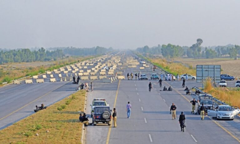 Govt Decides to Shut Down Motorway, GT Road Ahead Of PTI’s Long March